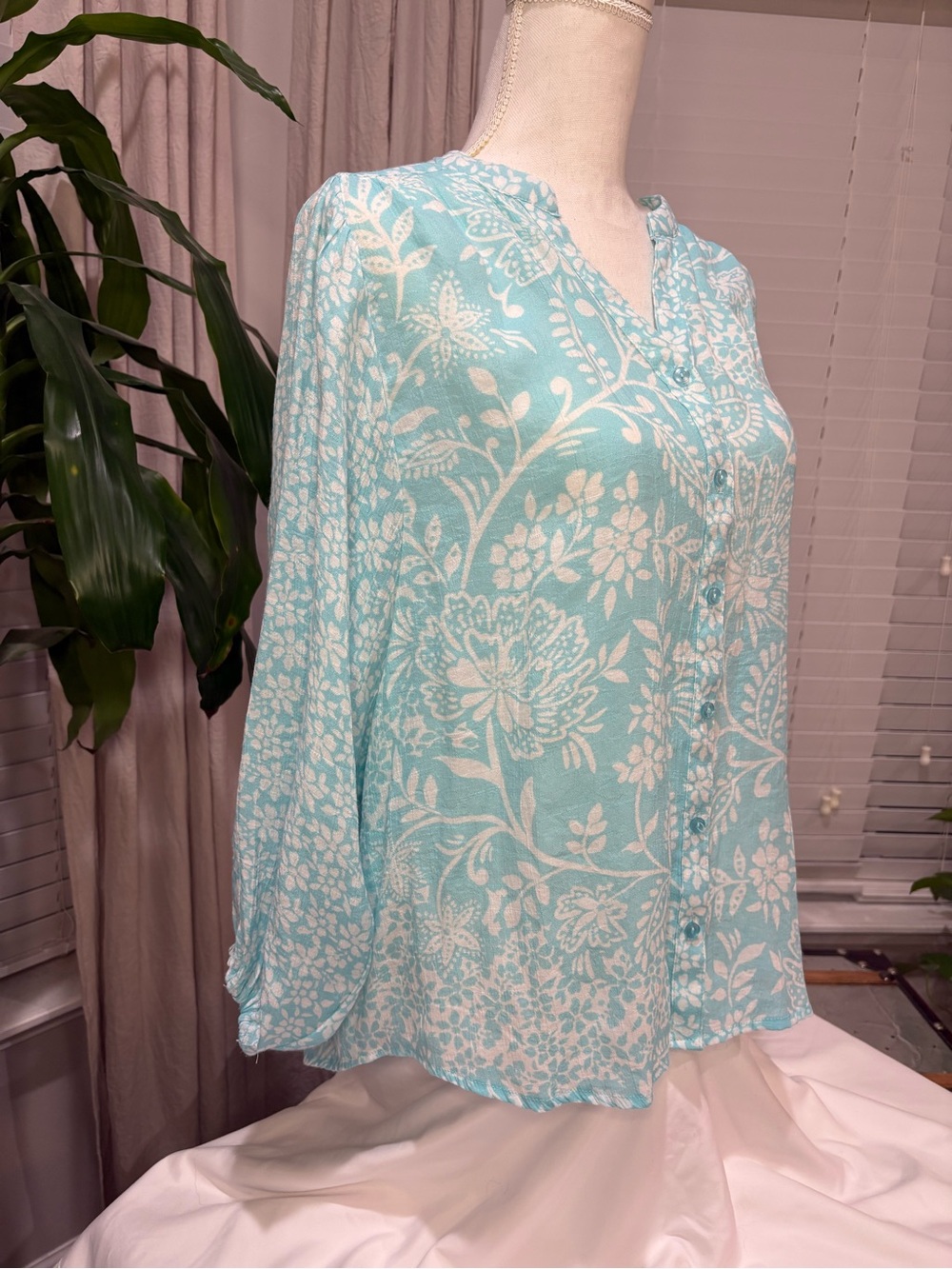 Zac & Rachel Women's Blue/White Floral V-Neck Button Front Blouse, M - Picture 2 of 12